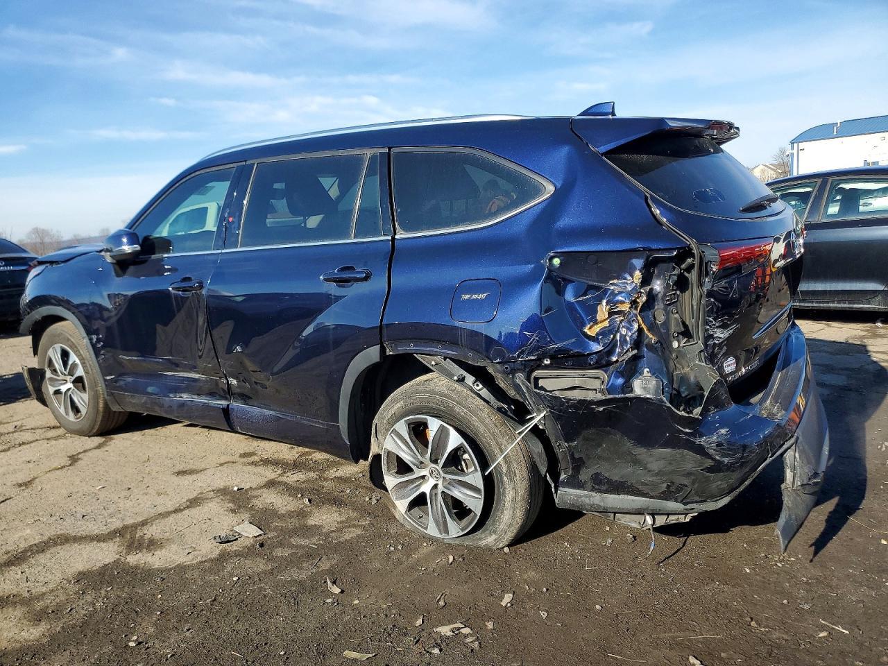 2021 Toyota Highlander Xle - Image 2