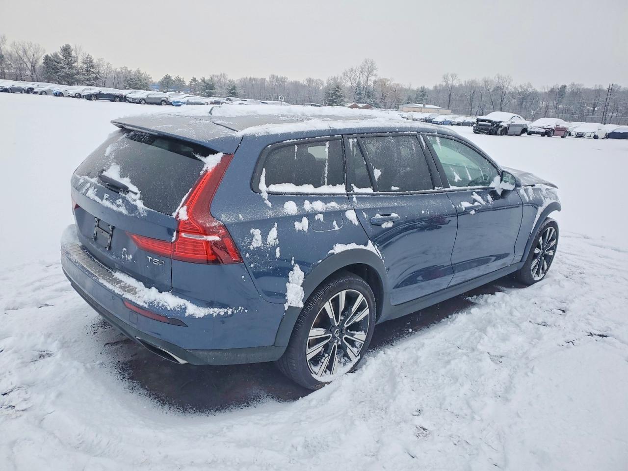 2022 Volvo V60 Cross Country T5 Momentum - Фото 3