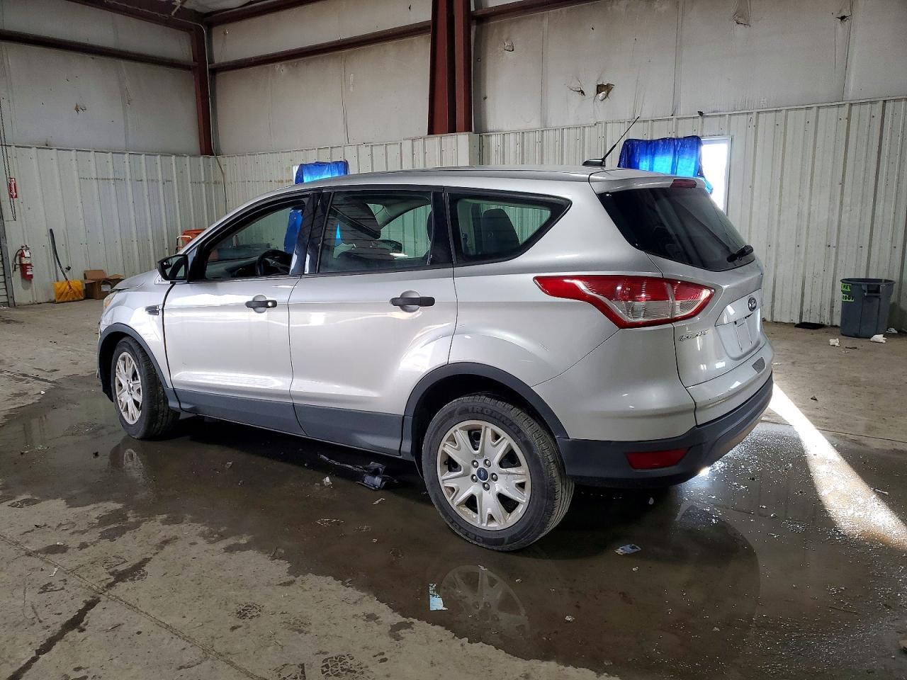 2015 Ford Escape S - Фото 2