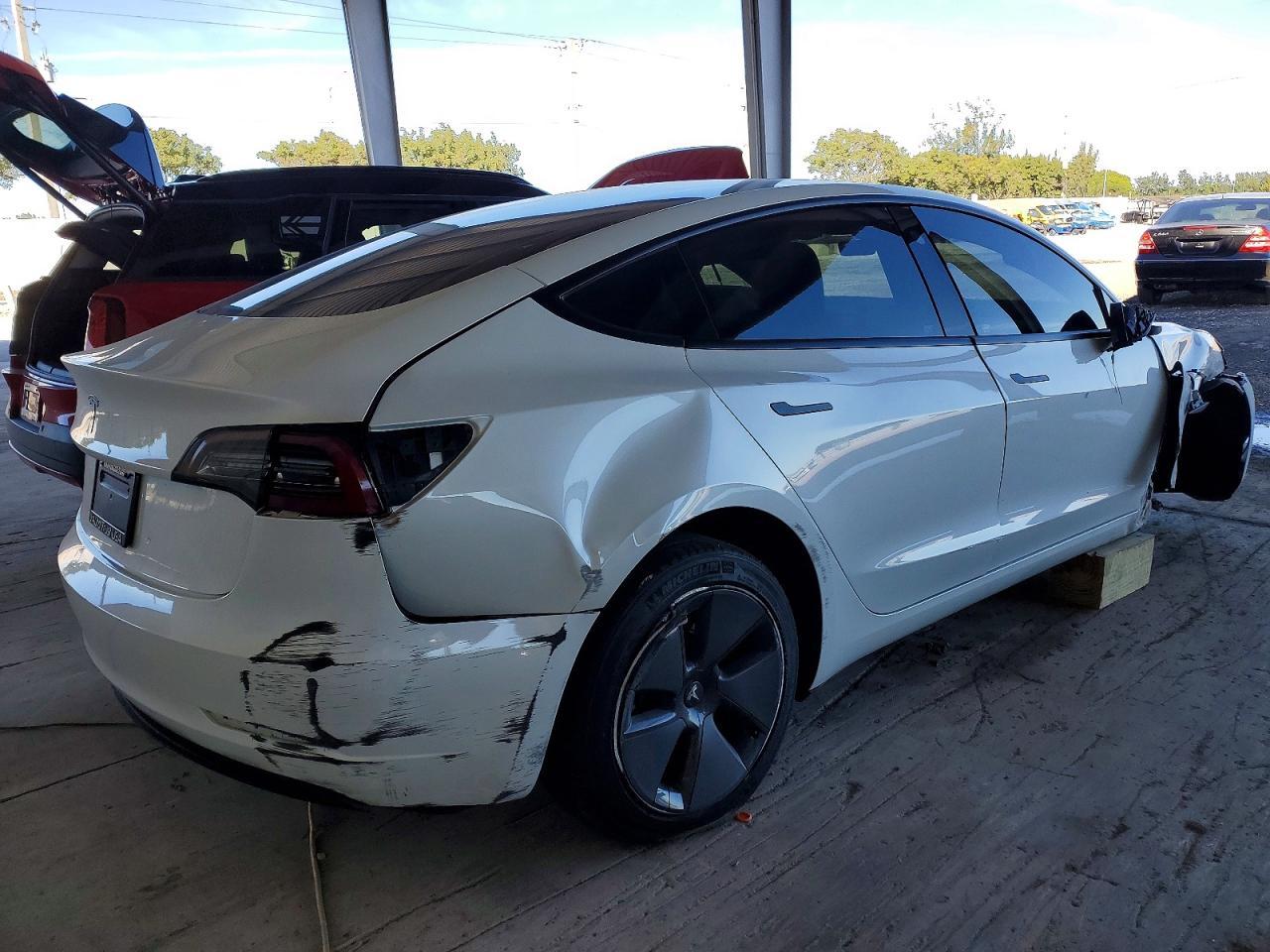 2023 Tesla Model 3 - Фото 3