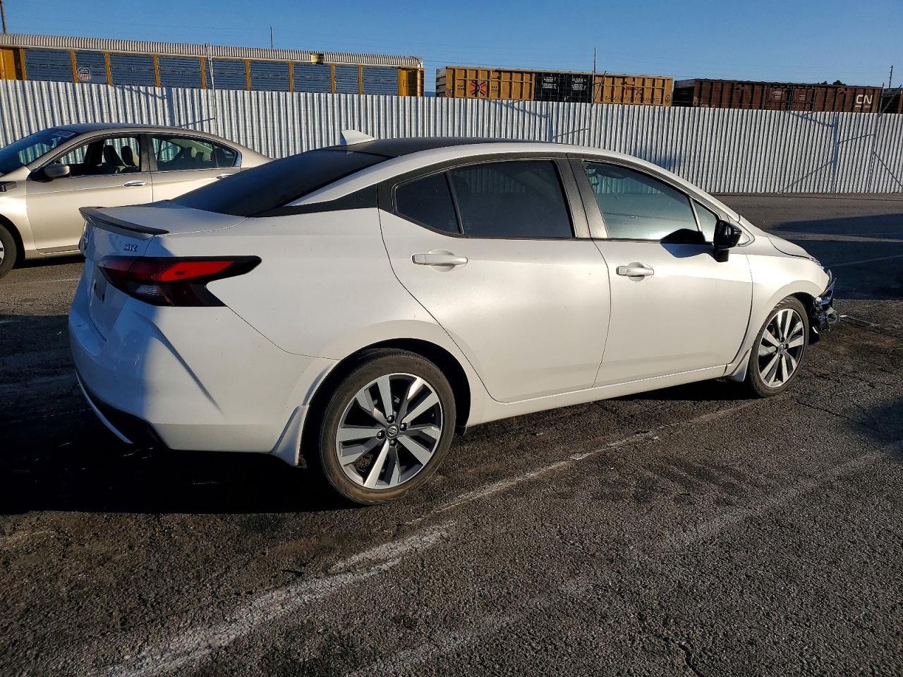 2020 Nissan Versa Sr - Фото 3
