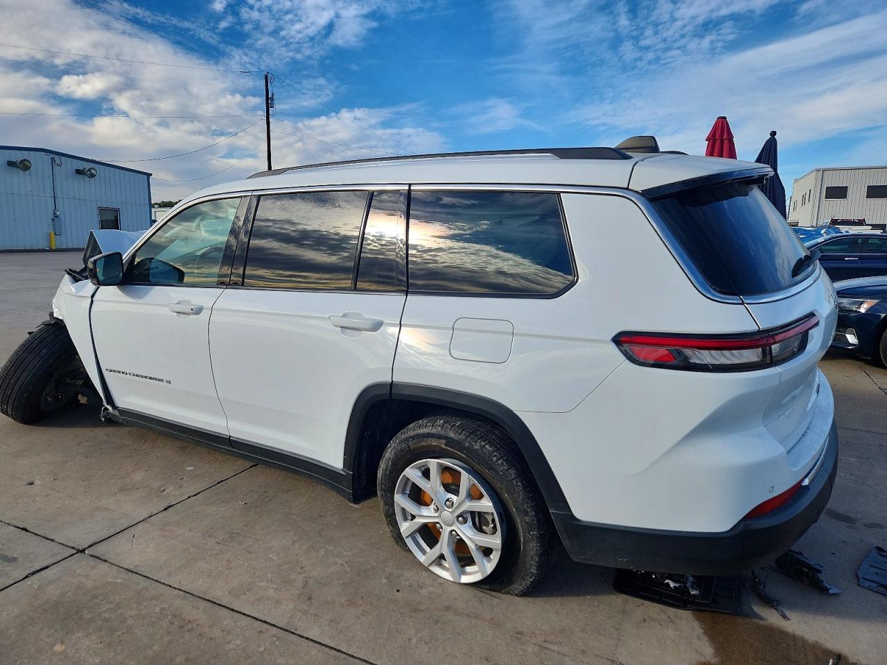 2023 Jeep Grand Cherokee L Limited - Image 2