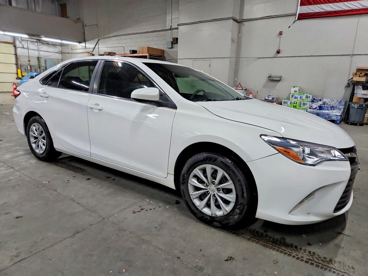 2015 Toyota Camry Le - Фото 4