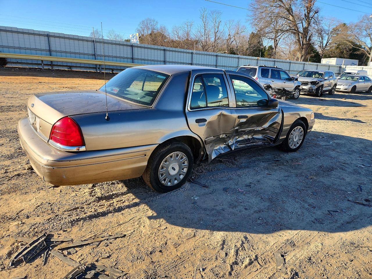2005 Ford Crown Victoria - Фото 3
