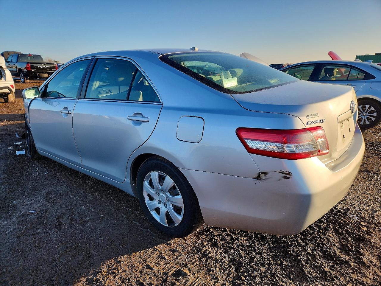 2010 Toyota Camry Base - Фото 2