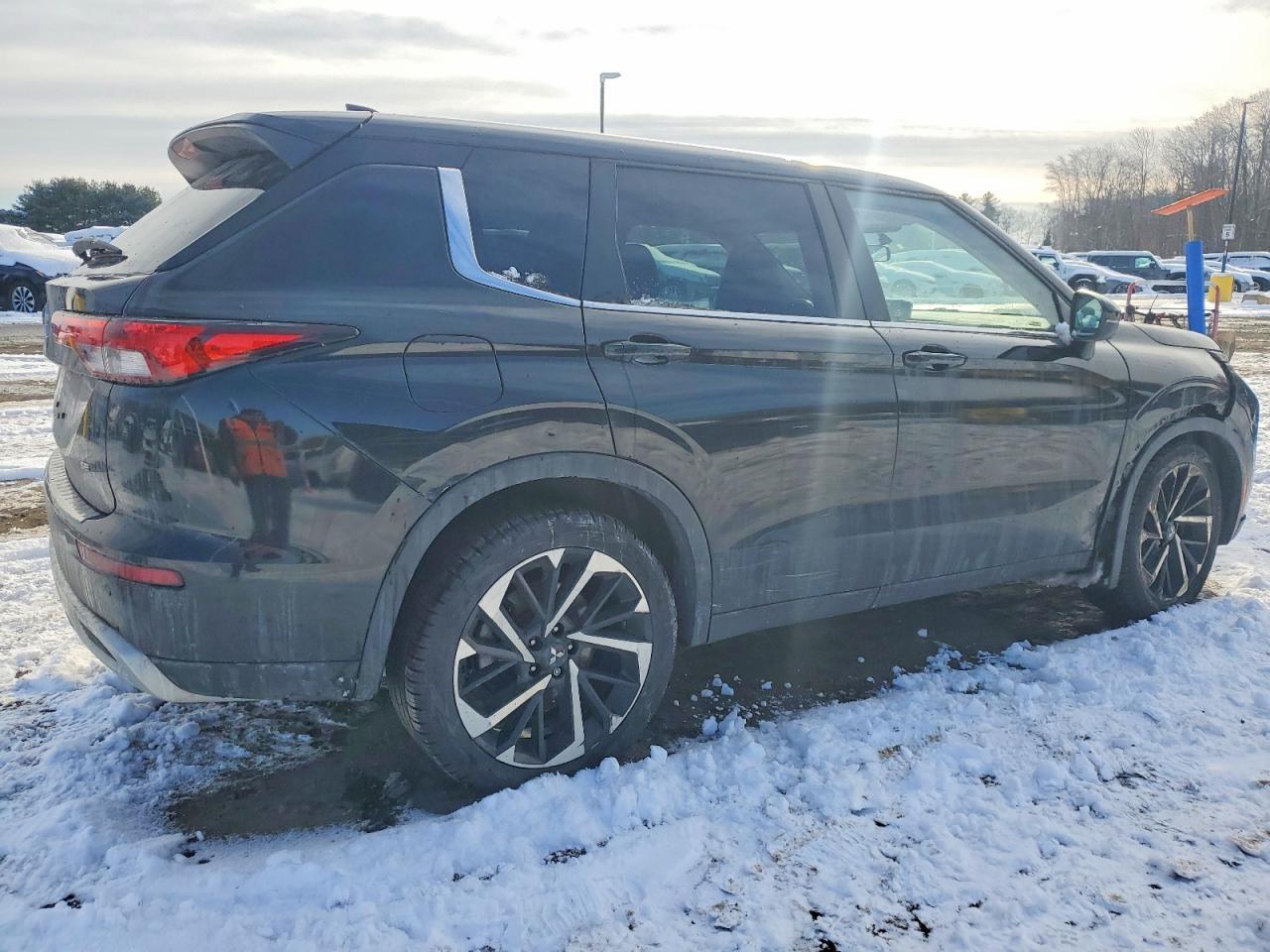 2022 Mitsubishi Outlander Se - Фото 3