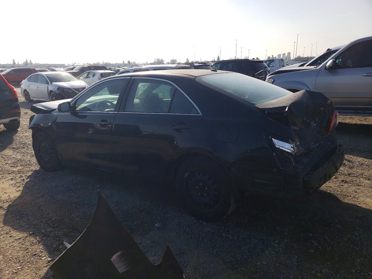 2010 Toyota Camry Base - Фото 2