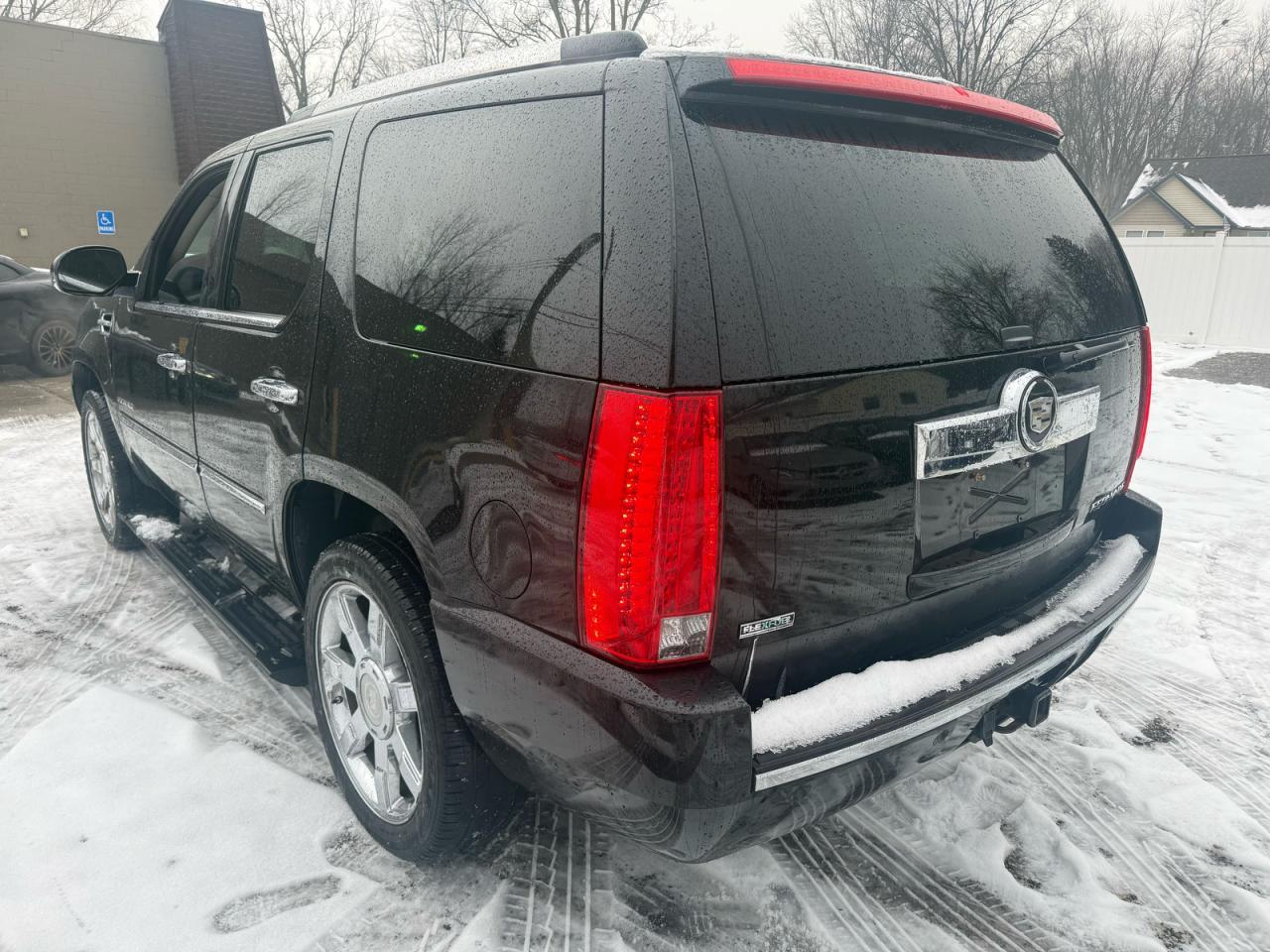 2011 Cadillac Escalade Premium - Фото 3