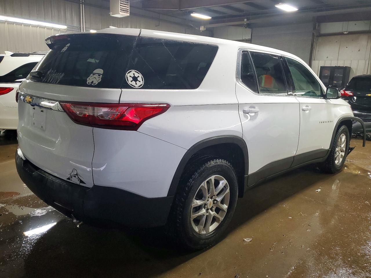 2021 Chevrolet Traverse Ls - Фото 3