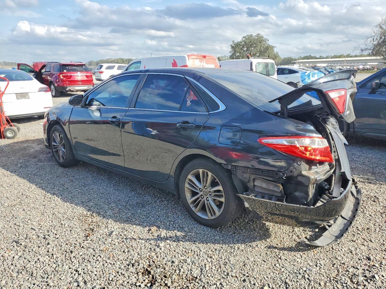 2015 Toyota Camry Le - Фото 2
