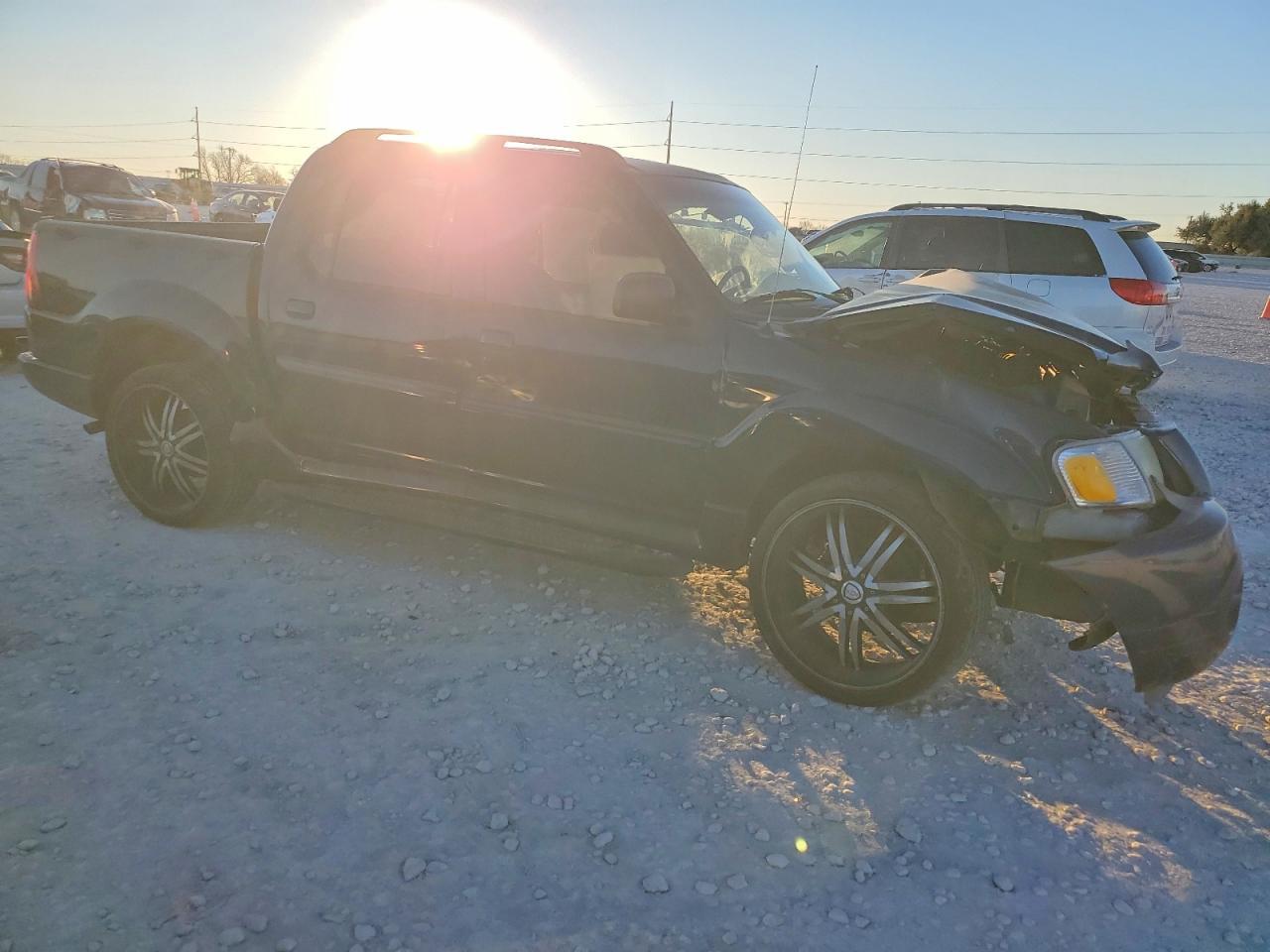 2004 Ford Explorer Sport Trac - Image 4