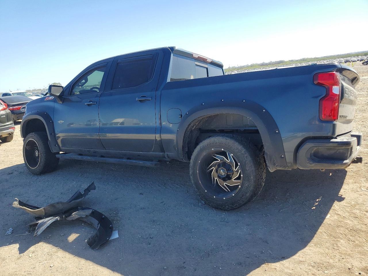 2020 Chevrolet Silverado K1500 Rst - Image 2