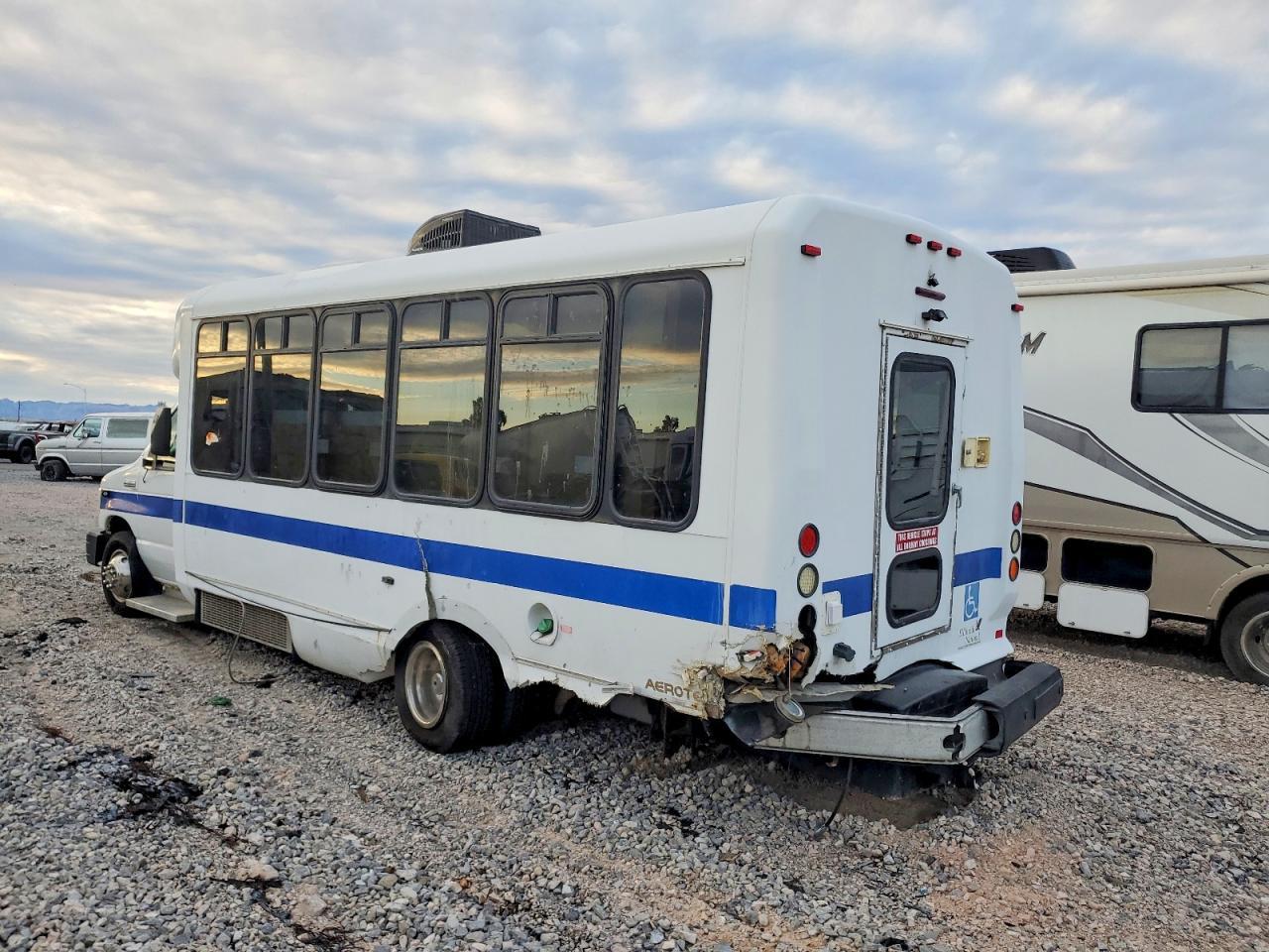 2009 Ford E450 Recreational Vehicle - Image 3