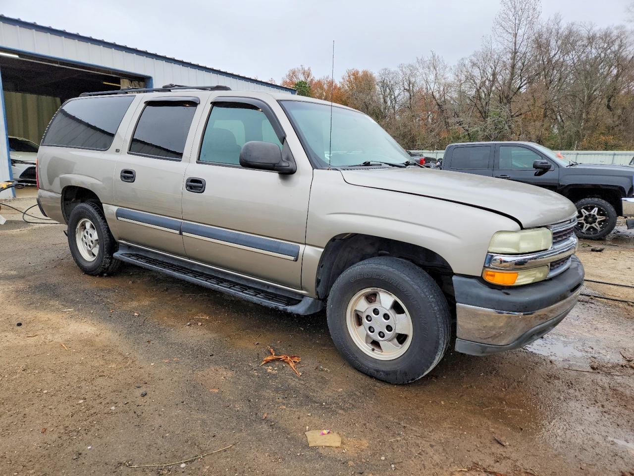 2002 Chevrolet Suburban C1500 - Image 4