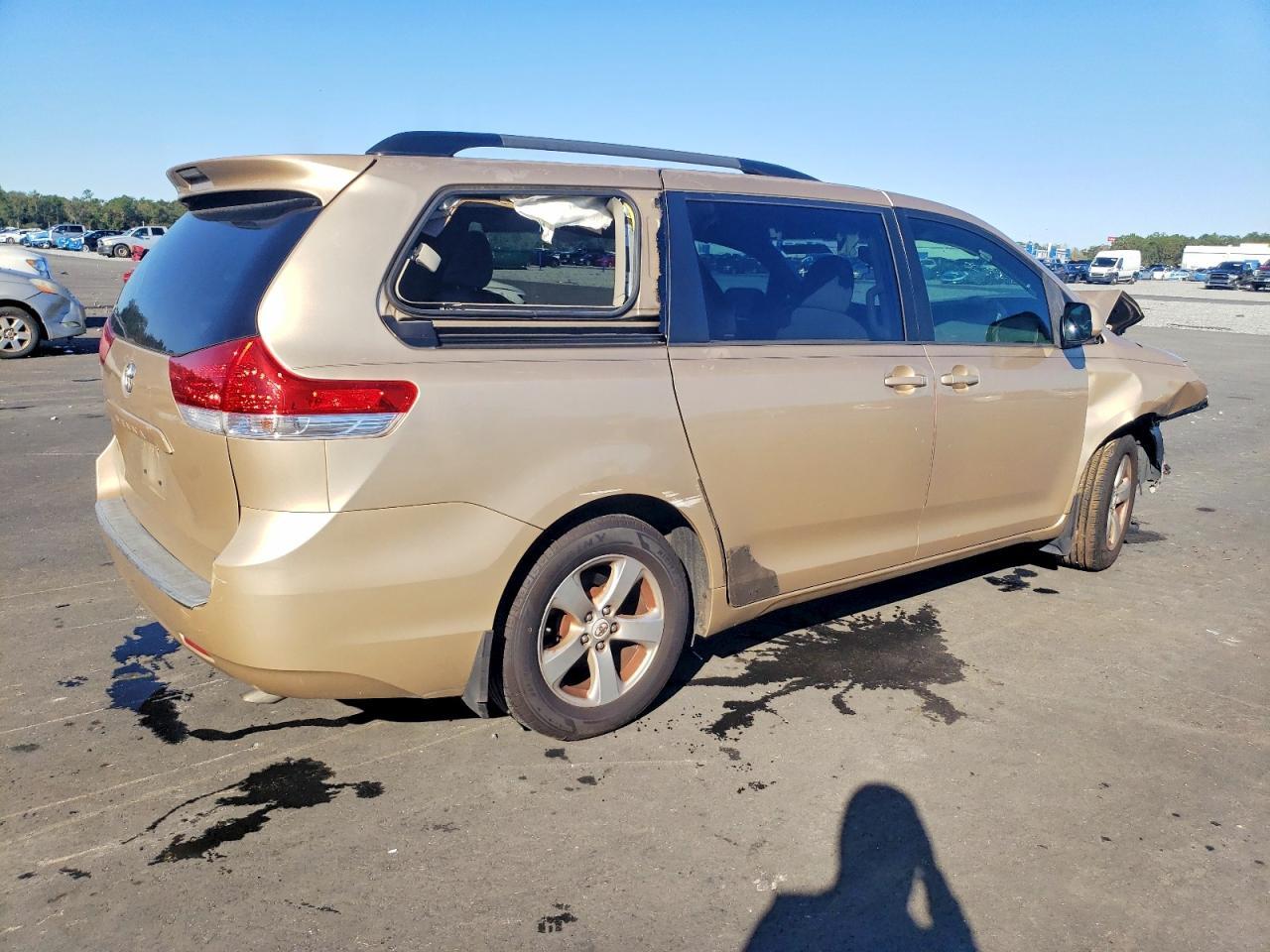 2012 Toyota Sienna Le - Фото 3