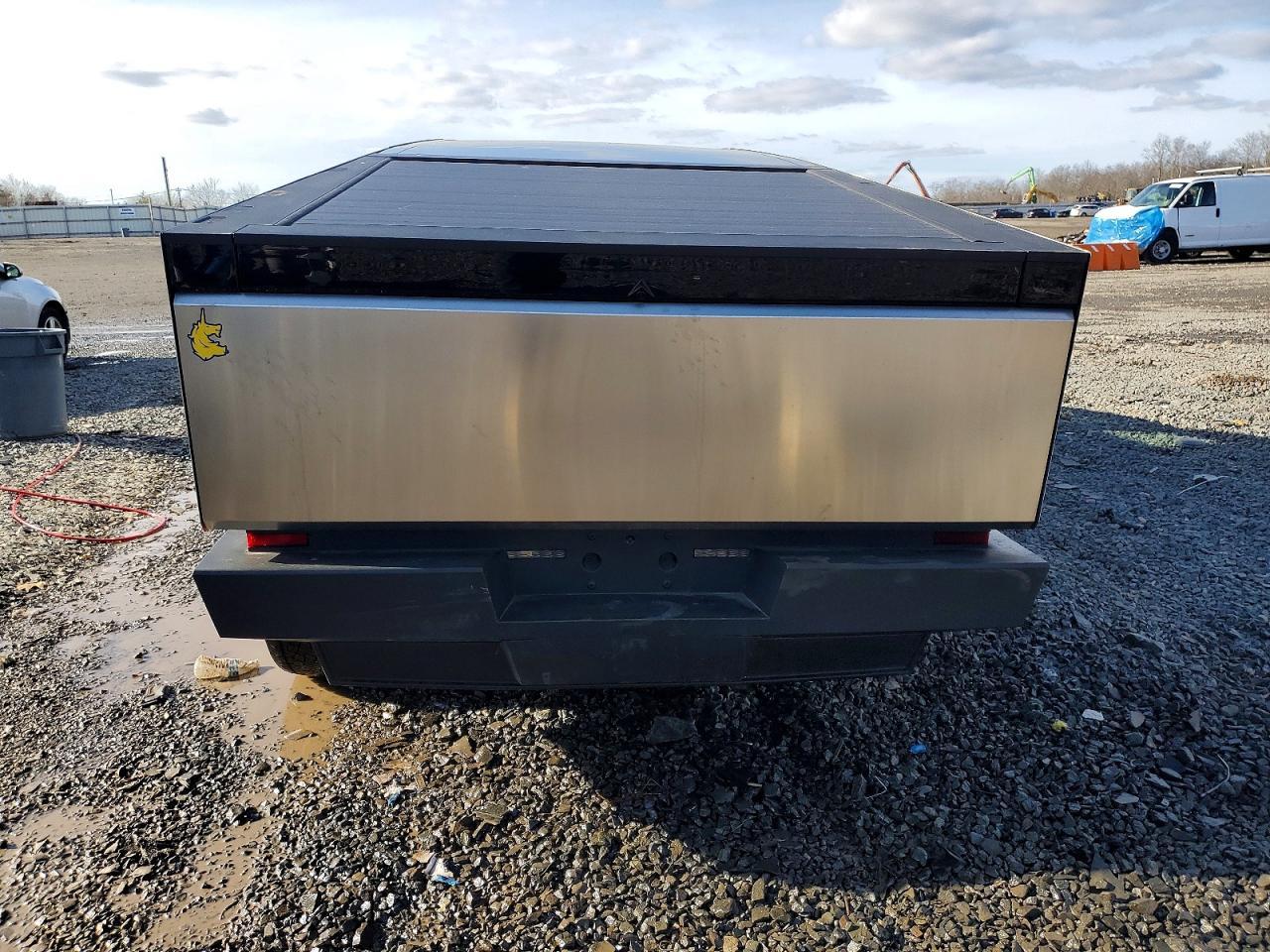 2025 Tesla Cybertruck - Фото 6