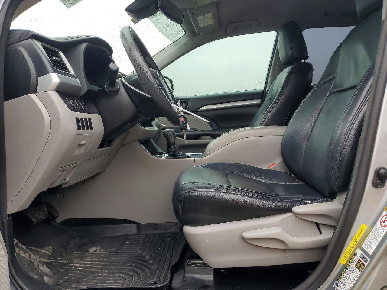 2017 Toyota Highlander Le - Image 7
