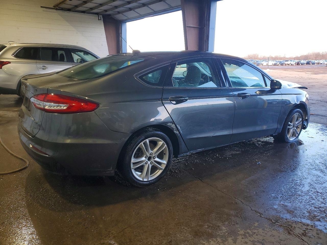 2019 Ford Fusion S - Фото 3