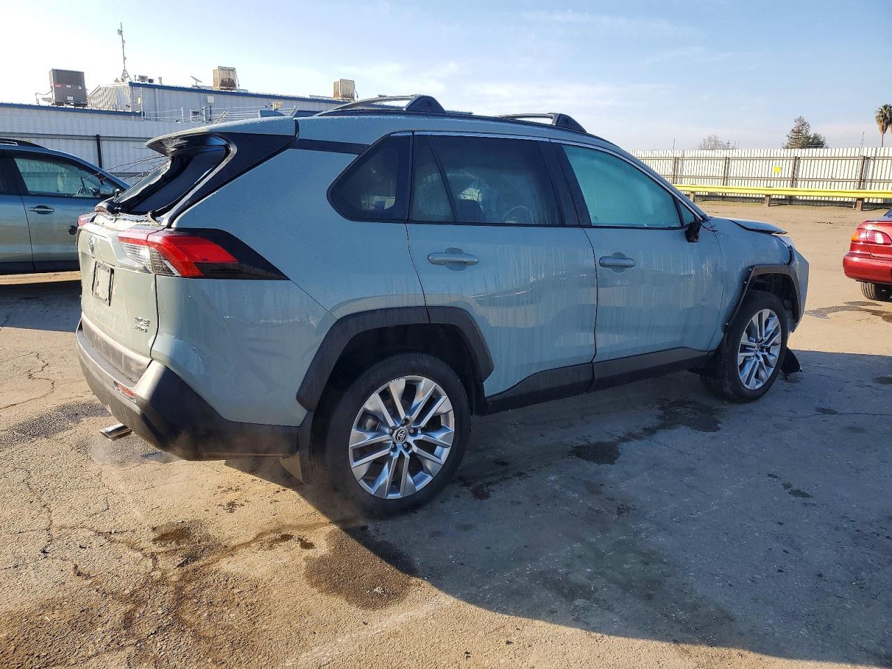 2023 Toyota Rav4 Xle Premium - Фото 3