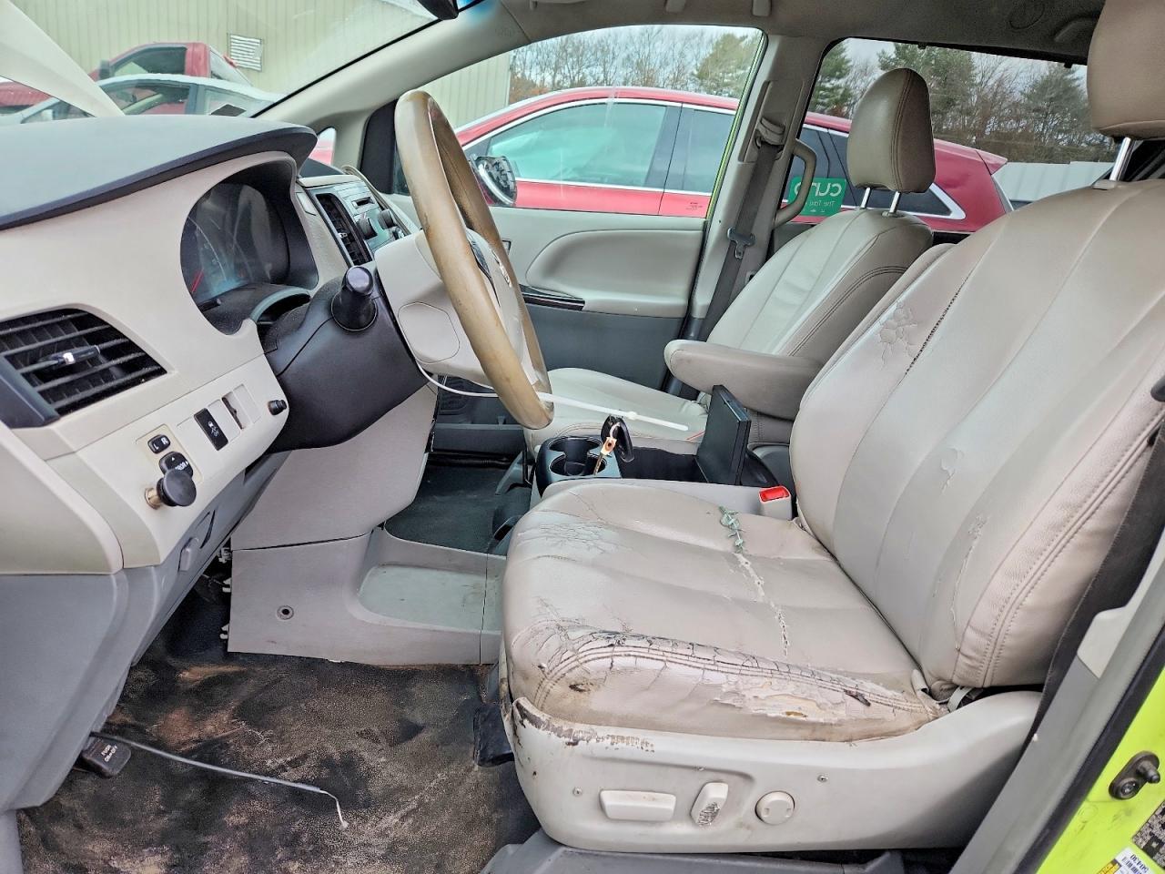 2014 Toyota Sienna Le - Фото 7