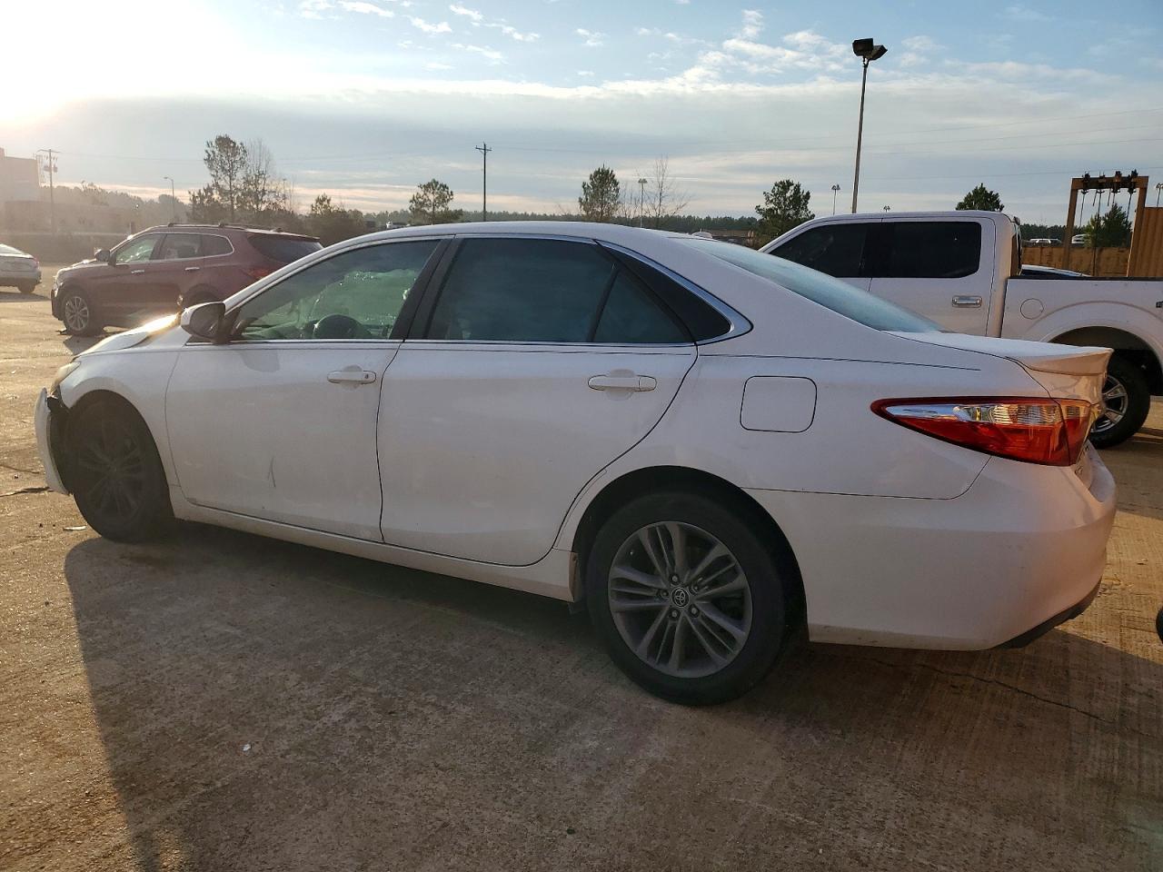 2015 Toyota Camry - Фото 2