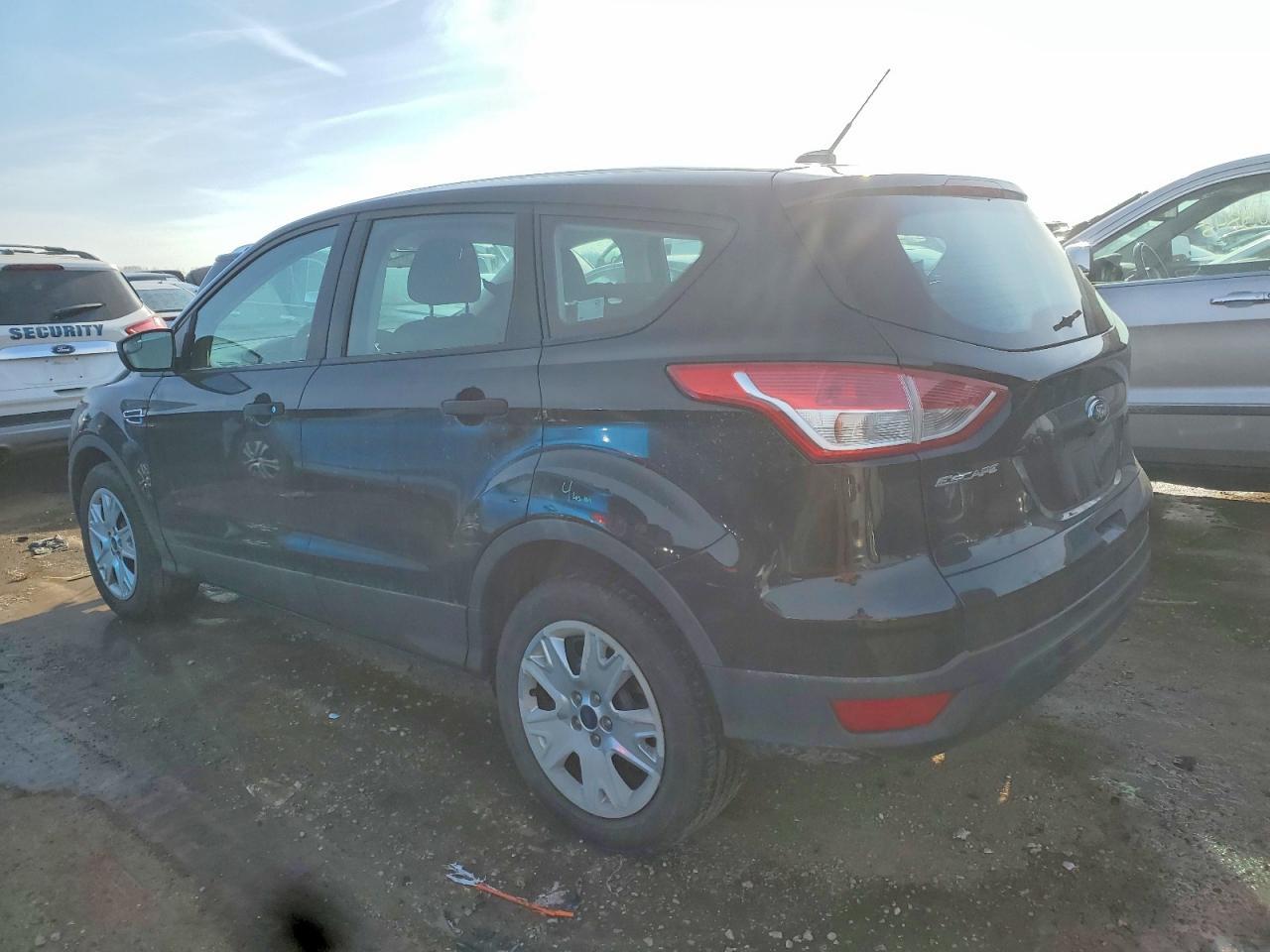 2015 Ford Escape S - Фото 2
