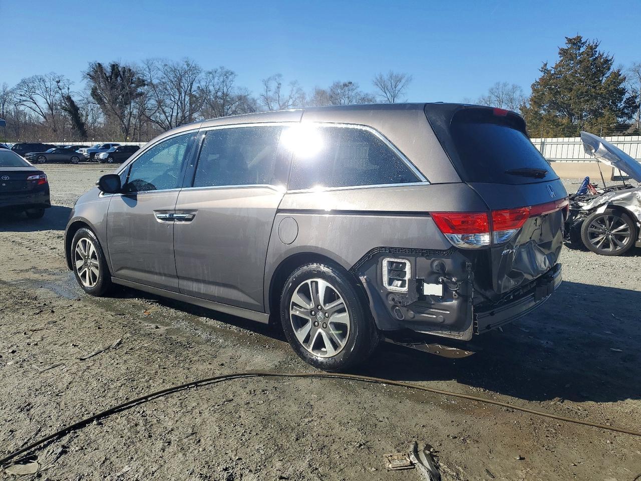 2014 Honda Odyssey Touring - Image 2
