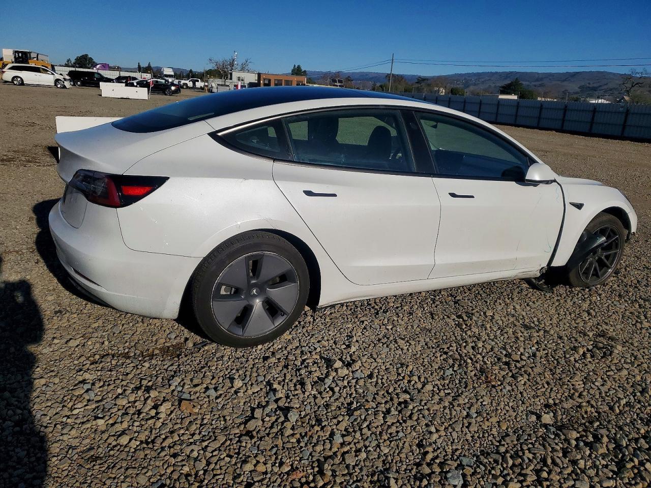2023 Tesla Model 3 - Фото 3