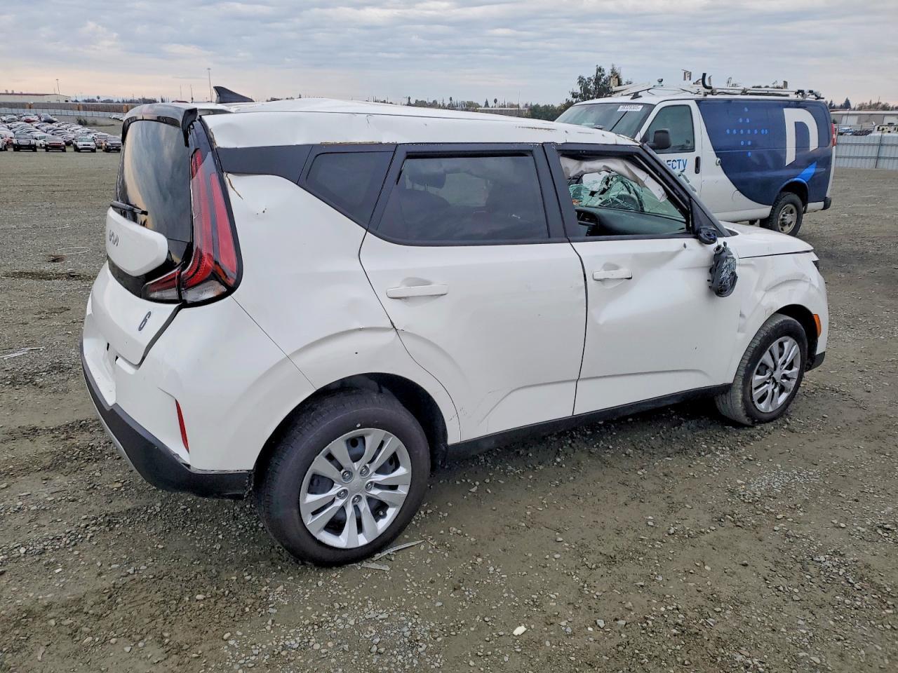 2025 Kia Soul Lx - Image 3