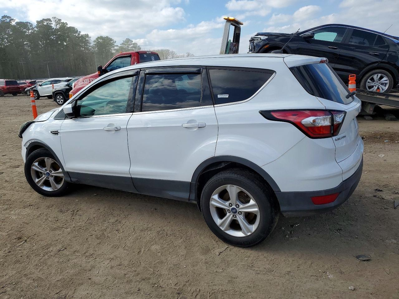 2018 Ford Escape S - Фото 2