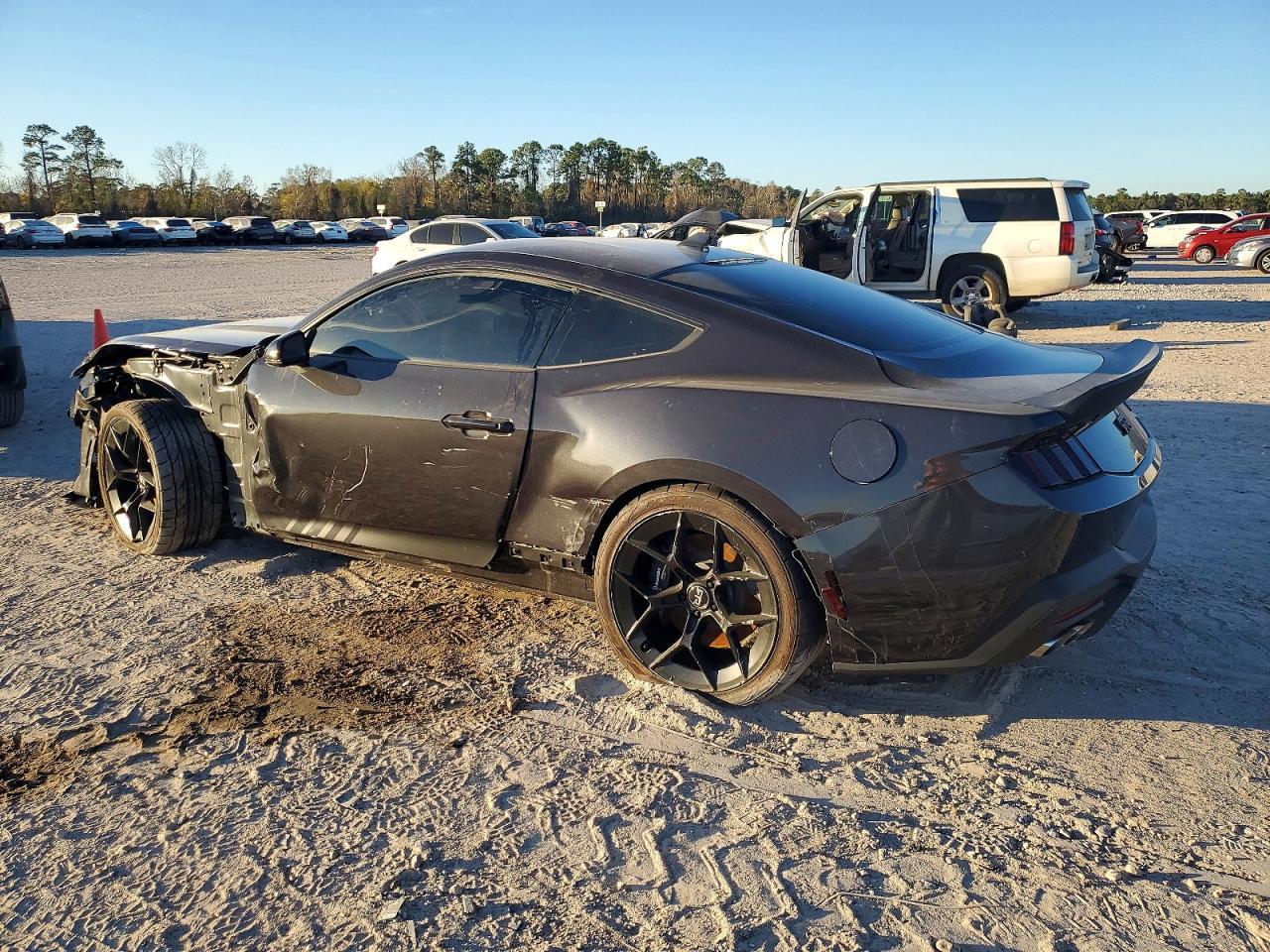 2024 Ford Mustang Gt - Фото 2