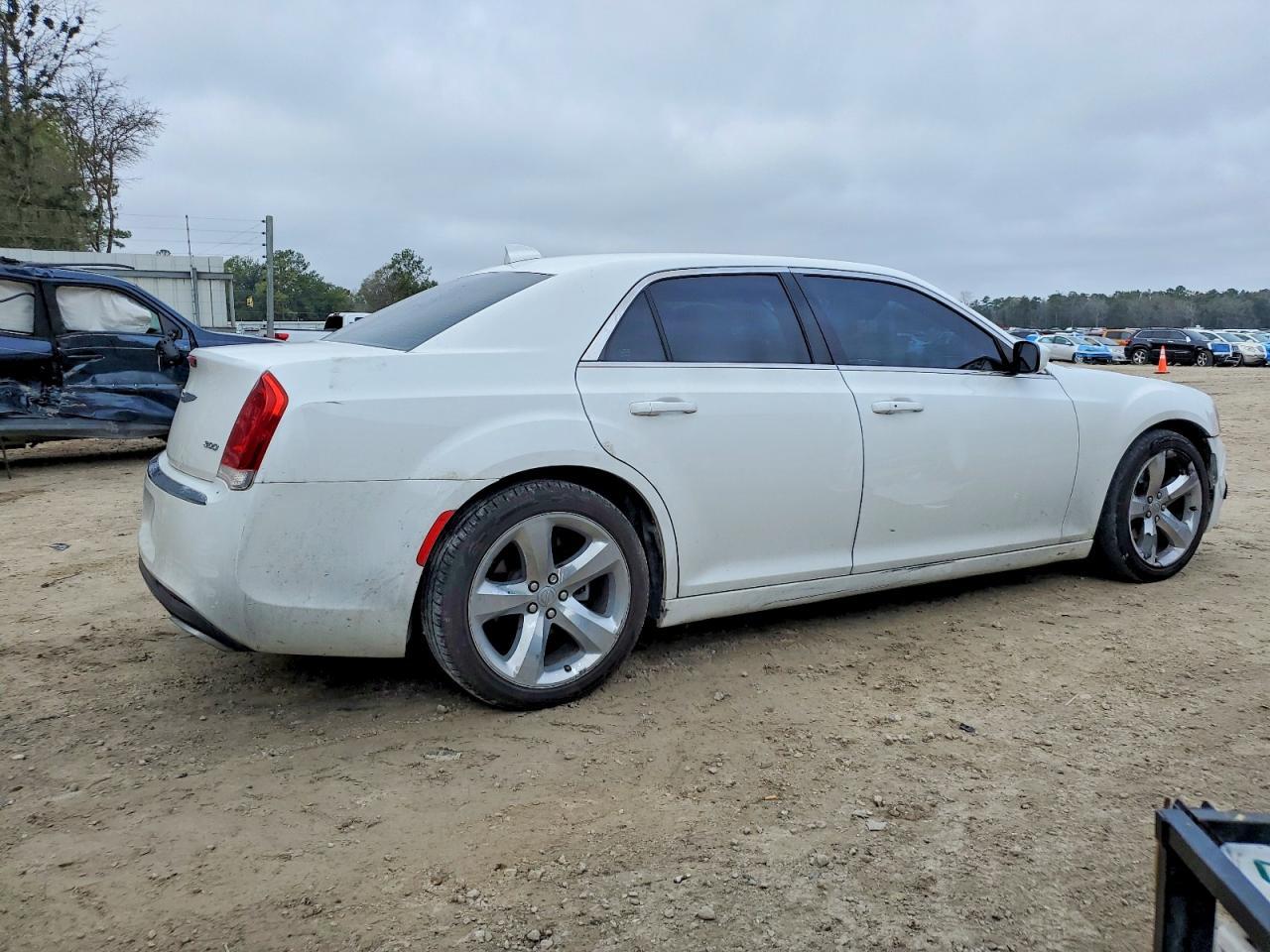 2015 Chrysler 300 Limited - Image 3