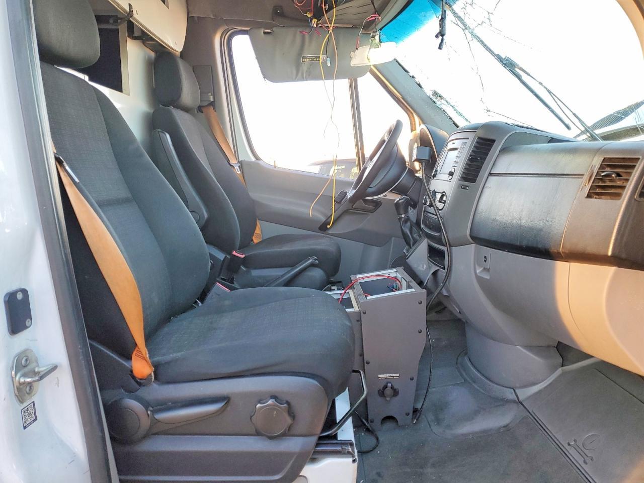 2017 Mercedes Benz Sprinter 2500 Ambulance - Image 7
