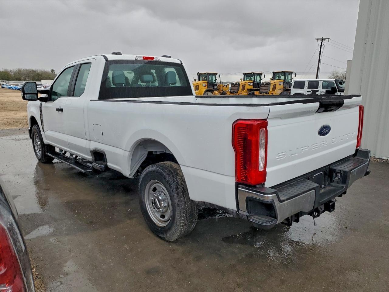 2024 Ford F250 Super Duty - Image 2