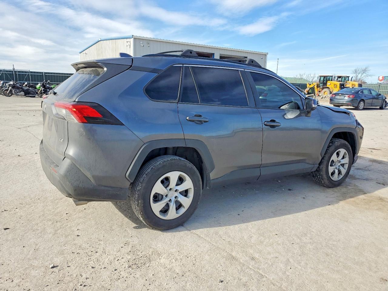 2021 Toyota Rav4 Le - Фото 3