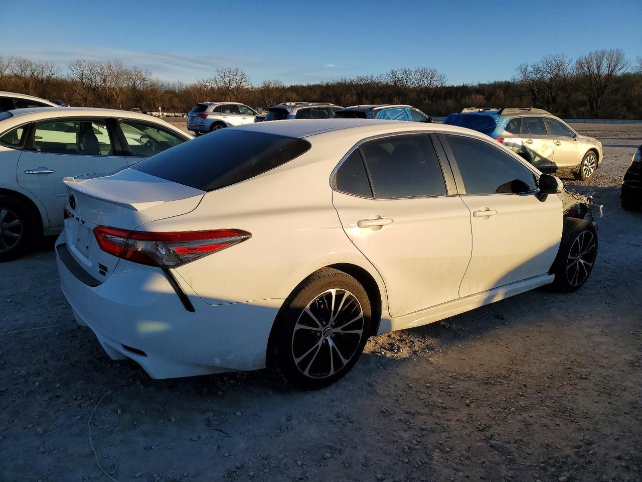 2018 Toyota Camry L - Фото 3