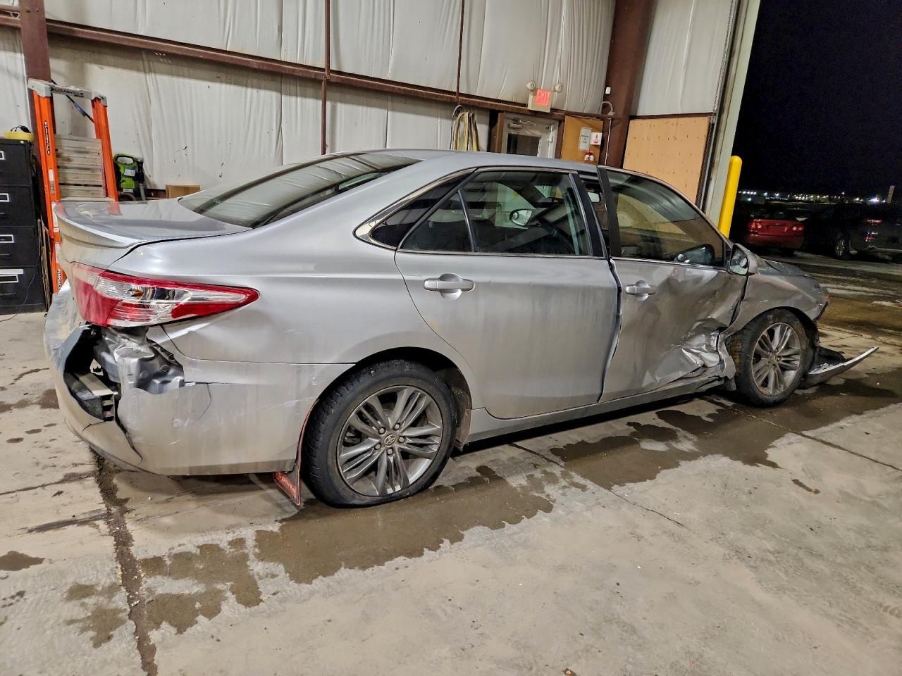 2017 Toyota Camry Le - Фото 3