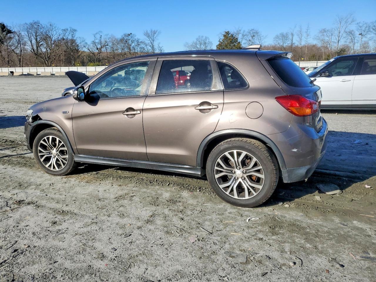 2017 Mitsubishi Outlander Sport Es - Image 2