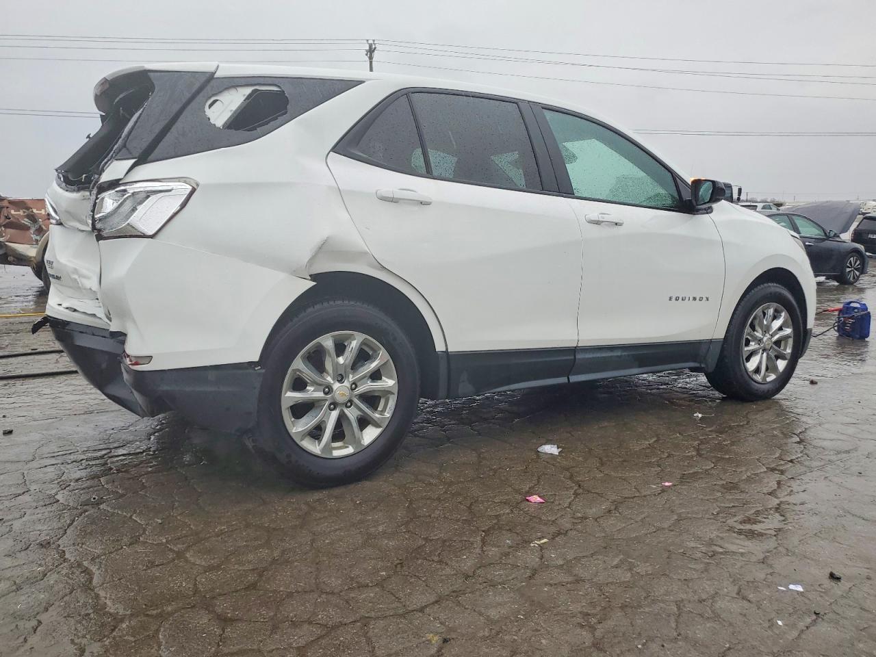 2020 Chevrolet Equinox Ls - Image 3