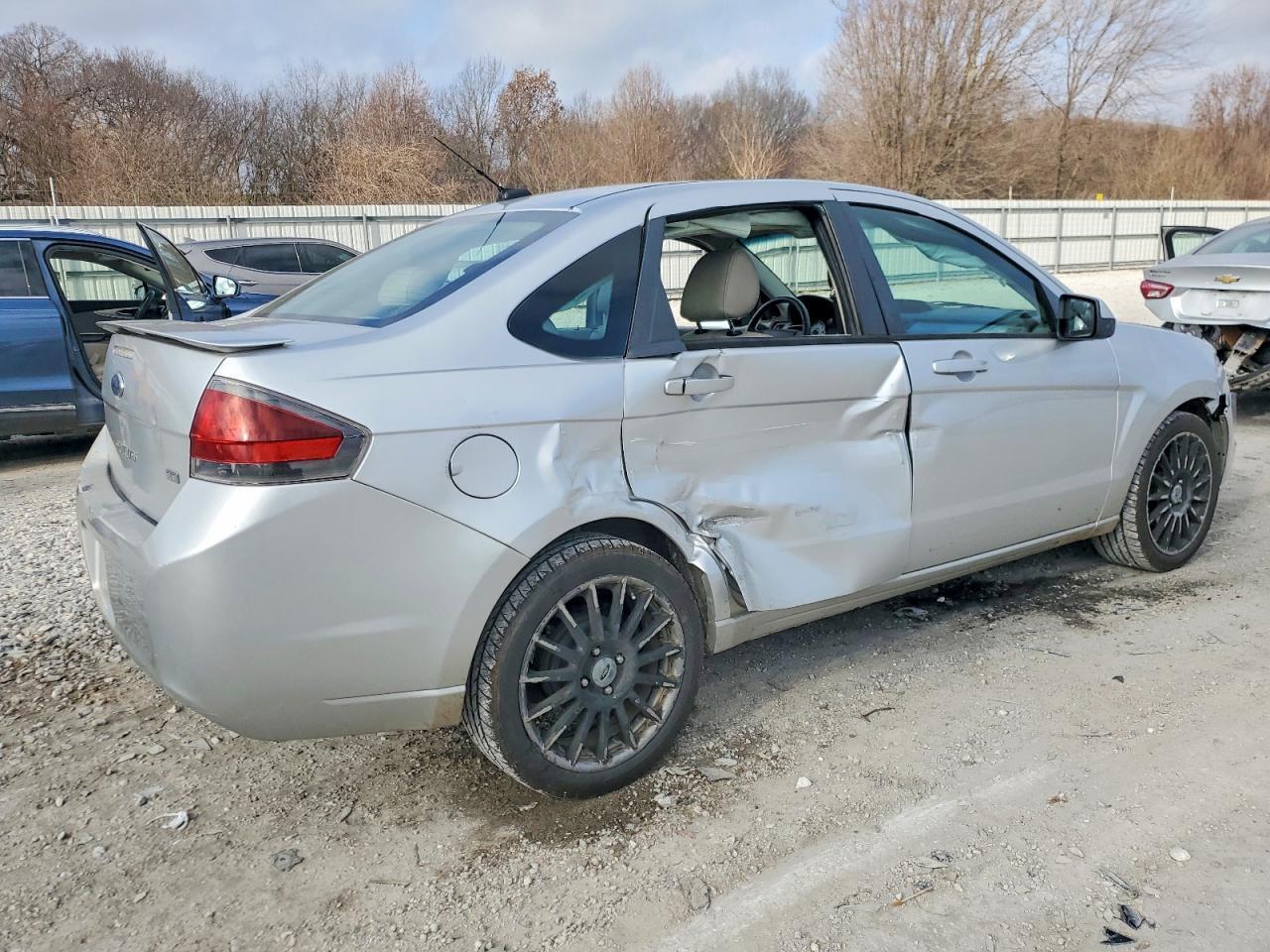 2011 Ford Focus Ses - Фото 3