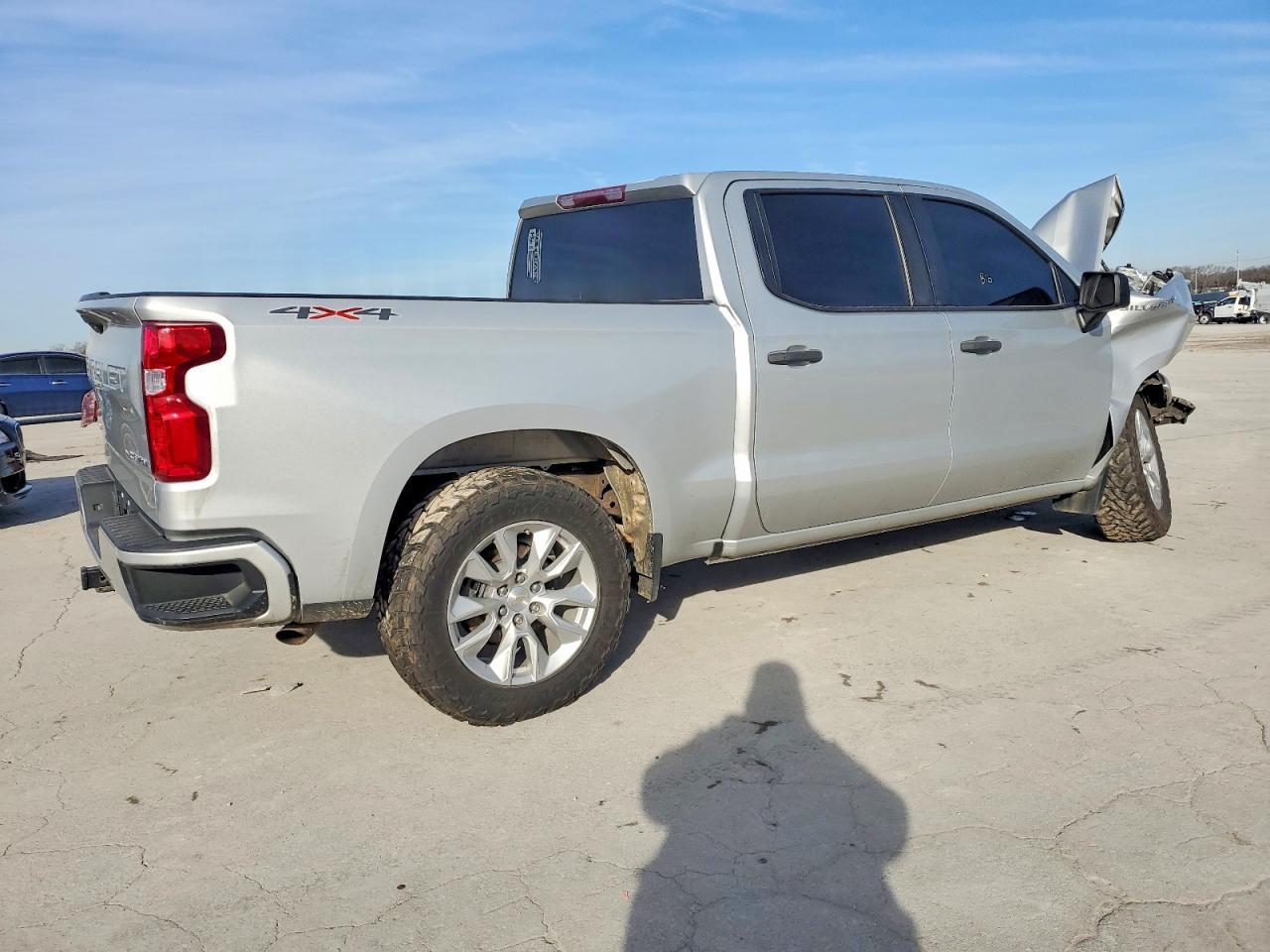 2021 Chevrolet Silverado K1500 Custom - Фото 3