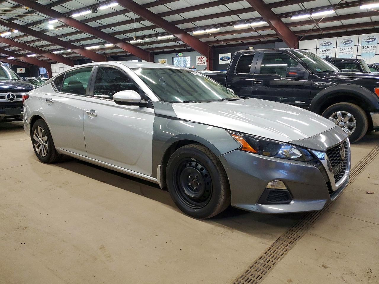 2019 Nissan Altima S - Фото 4