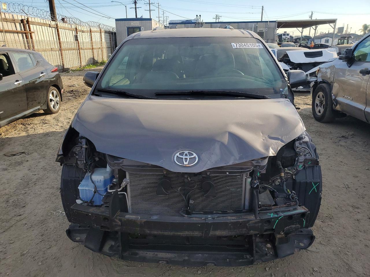 2017 Toyota Sienna Xle - Image 5