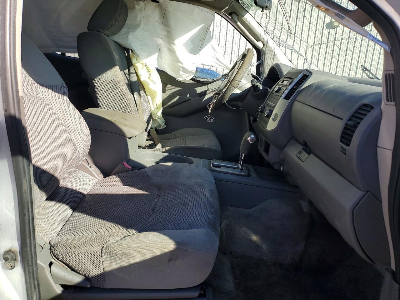 2011 Nissan Frontier S - Фото 7