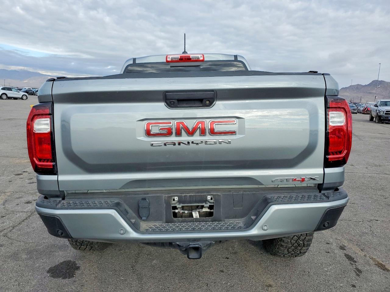 2024 GMC Canyon At4X - Фото 6