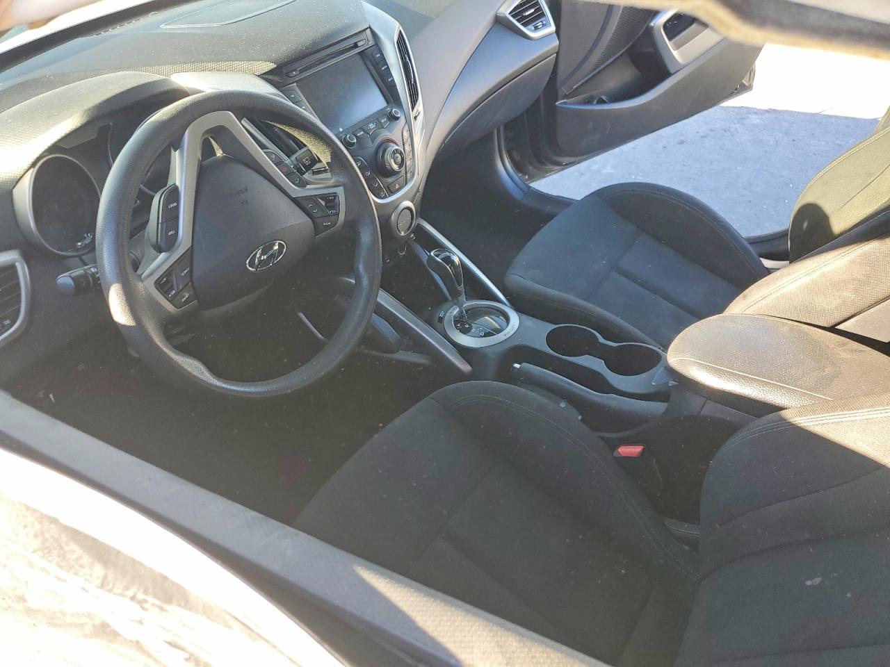 2016 Hyundai Veloster - Фото 7