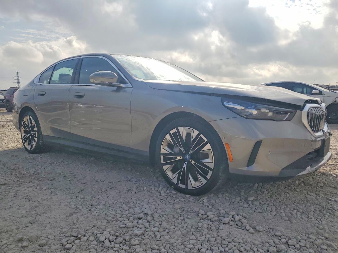 2025 BMW I5 xDrive 40 - Image 4