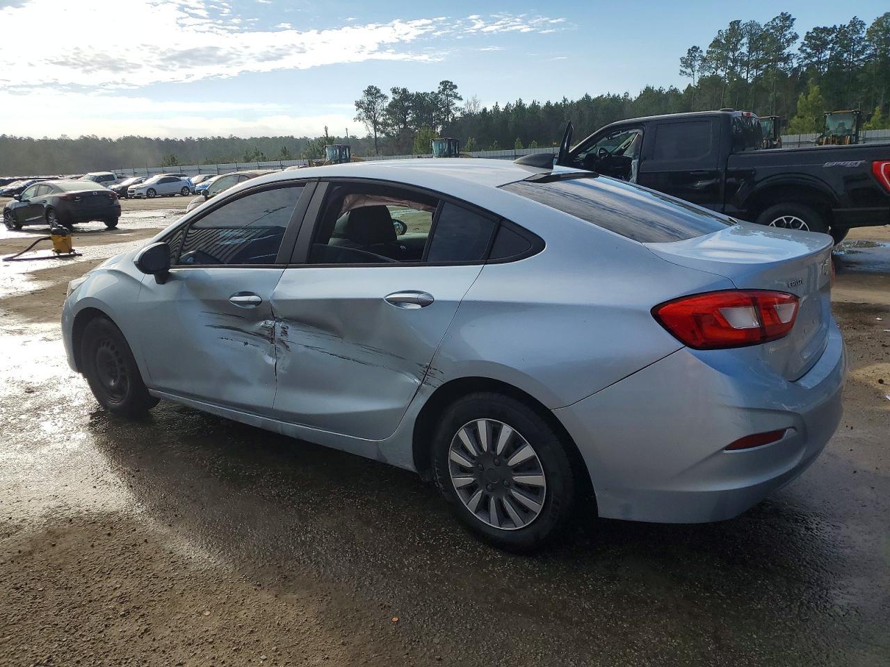 2018 Chevrolet Cruze Ls - Фото 2
