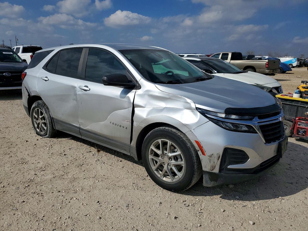 2022 Chevrolet Equinox Ls - Фото 4