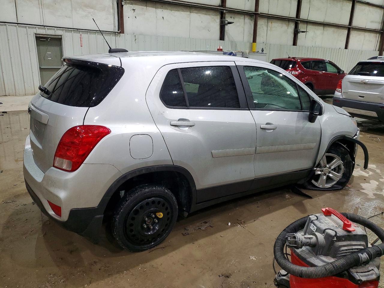 2019 Chevrolet Trax Ls - Image 3